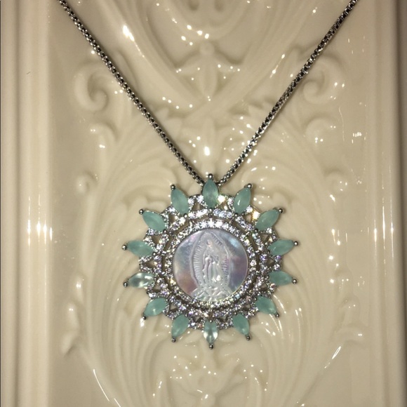 Beautifully Made Necklace with Touch Of Love - Picture 1 of 1